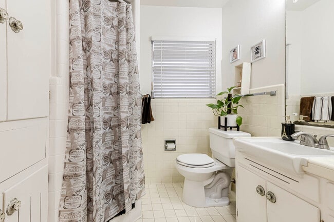 Building Photo - 359 Langton Dr