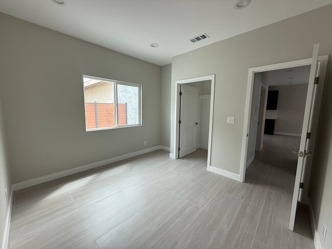 Building Photo - 323 S Kroeger St