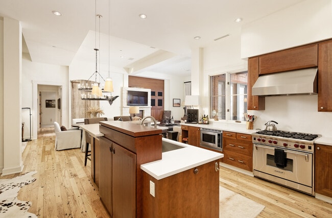 Building Photo - 501 Rio Grande Pl