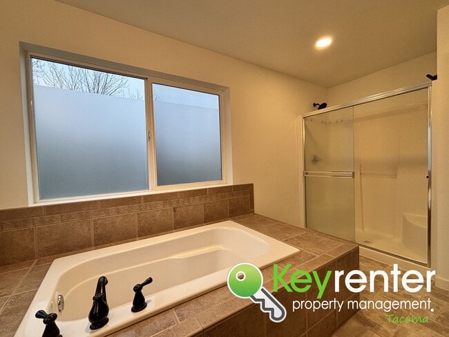 Building Photo - Beautiful 4 Bedroom 2.5 Bathroom Tacoma Home for Rent in Quiet Cul-De-Sac Community