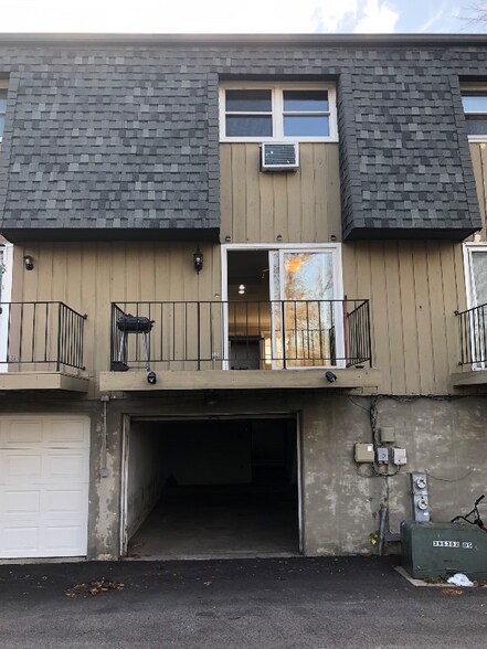 Building Photo - 33609 N Evergreen Dr