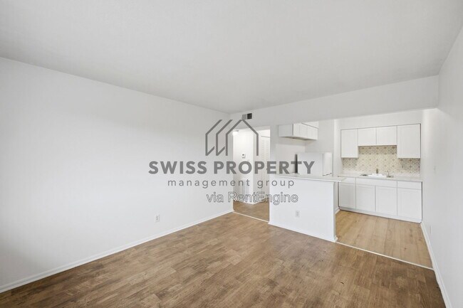 Building Photo - 544 Riverview Dr