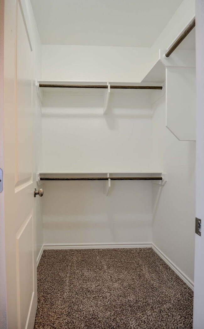 Building Photo - Available August 2026! Beautiful 3 Bed/3.5...