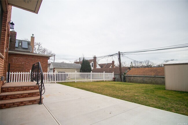 Building Photo - 170-36 Pidgeon Meadow Rd