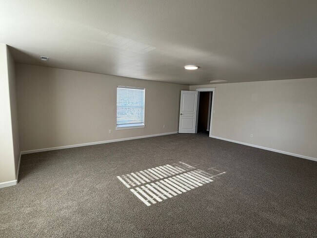 Building Photo - Charming Upgraded Home in Deschutes River Crossing North – SW Bend