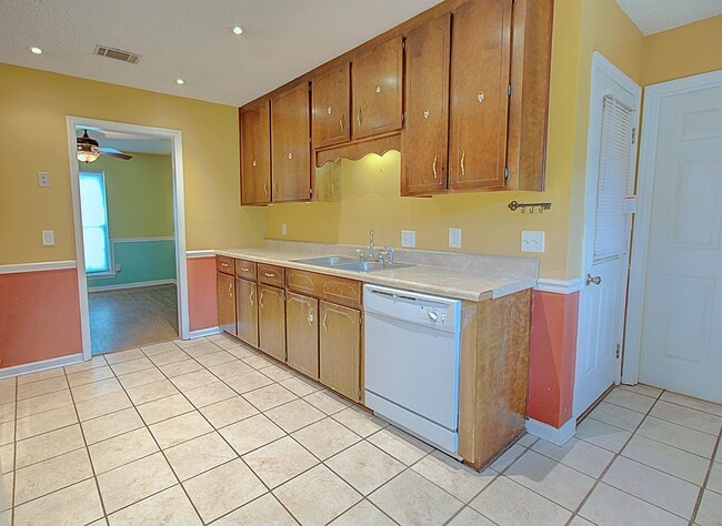 Building Photo - 948 Wedgewood Way