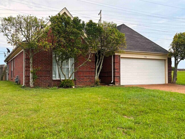 Building Photo - 390 N Ericson Rd