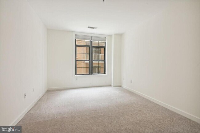 Building Photo - 1111 25th St NW