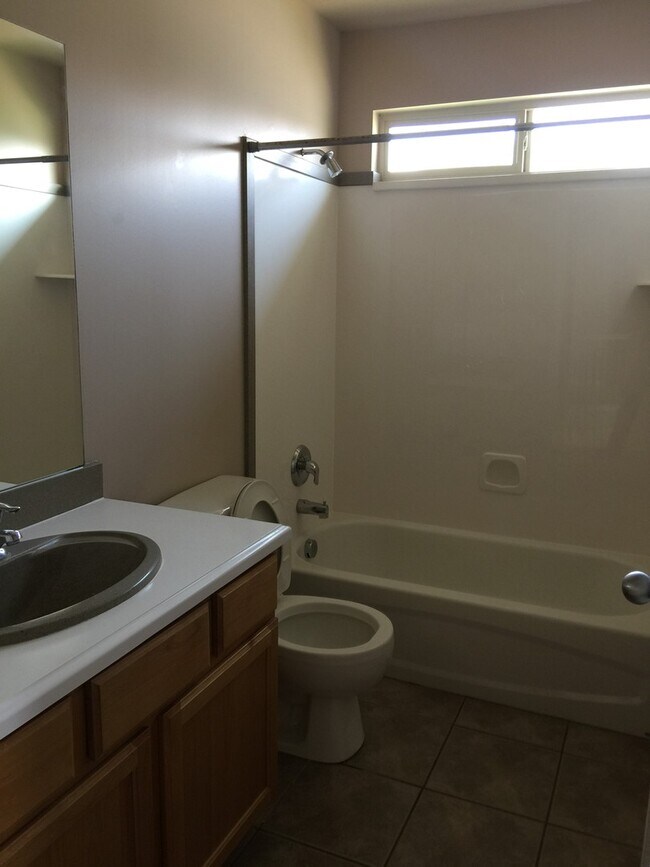 Building Photo - Beautiful Harbor Point Family Home in Lehi