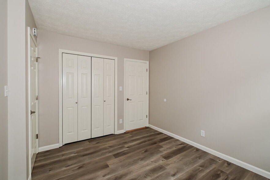 Building Photo - 1068 W Southport Rd