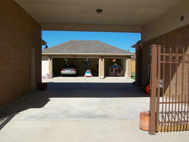 Building Photo - 1722 Parklake Village Dr