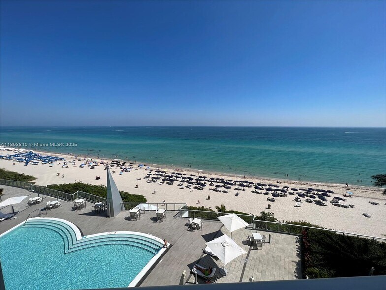 Building Photo - 17121 Collins Ave