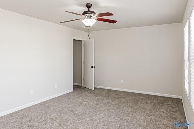 Building Photo - 100 Waterway Dr