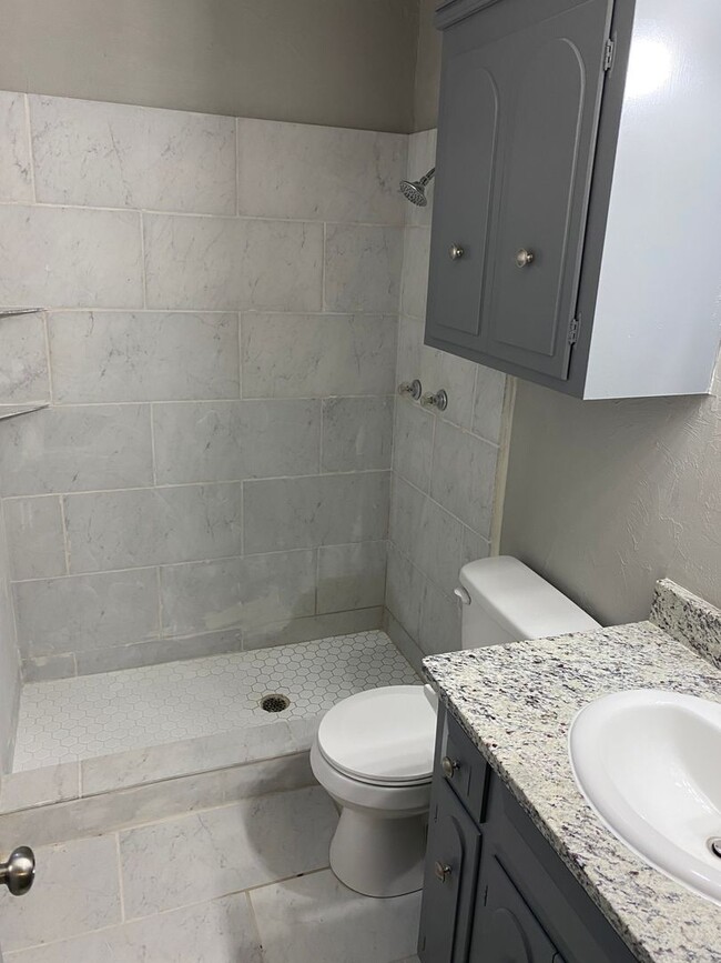 Building Photo - 10714 E 27th St S