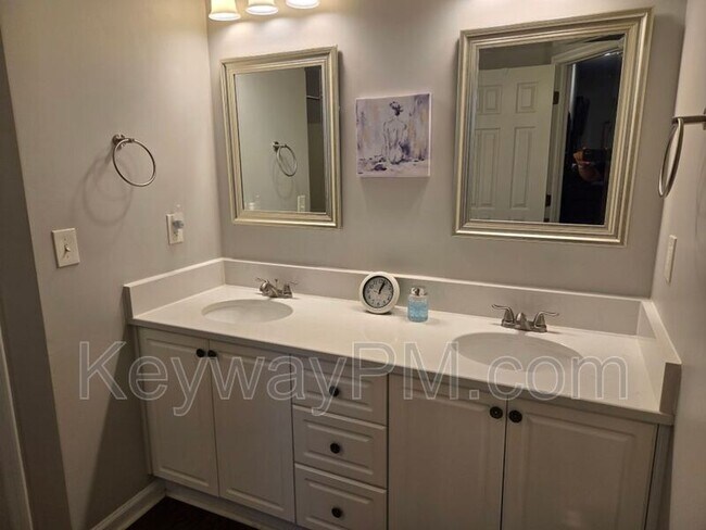 Building Photo - 4720 Waltons Cir
