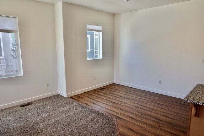 Building Photo - 15104 S Wild Horse Wy