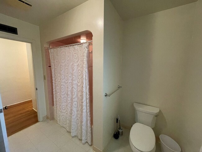 Building Photo - 1911 H St