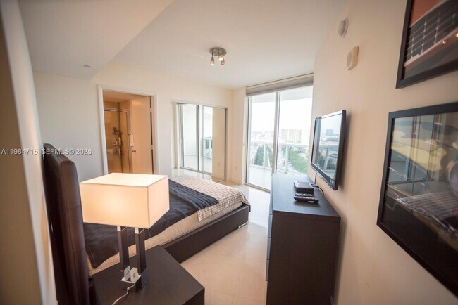 Building Photo - 17201 Collins Ave