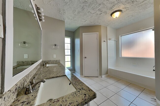 Building Photo - 13414 Tara Oak Dr