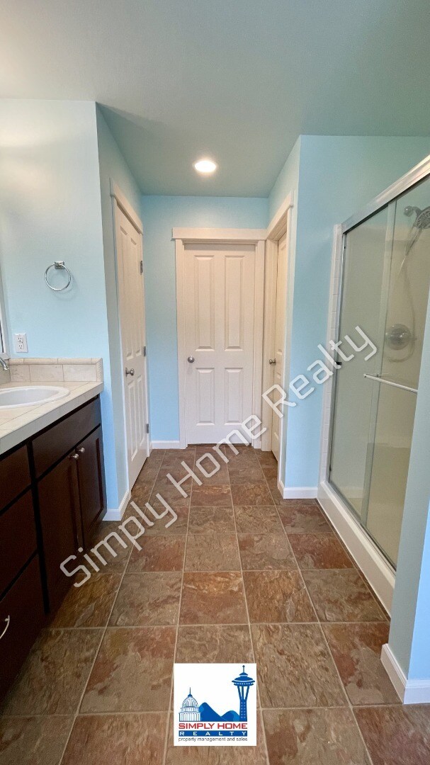 Building Photo - Step Inside to Style, Space & Everyday Comfort!