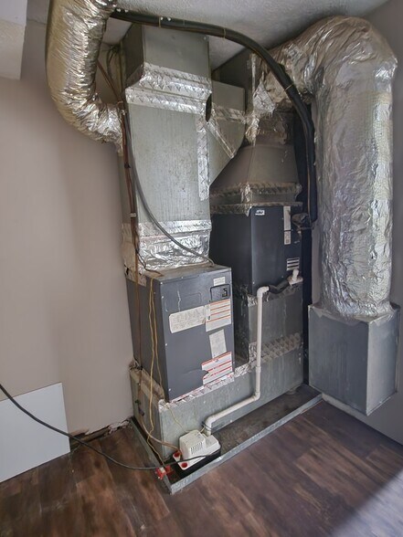 Building Photo - 2119 US-421