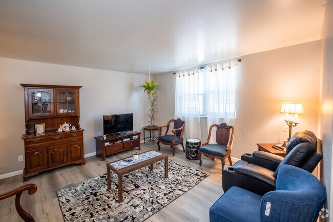 A 1BR, 1BA - 675SF - Living Room - Ottawa Arms