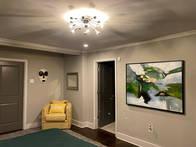 Building Photo - Room in House on Edgewater Dr SW