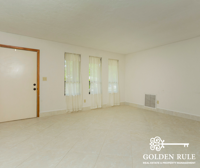 Building Photo - 6112 NW 52nd Terrace