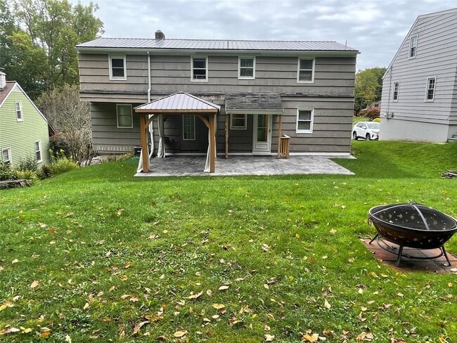 Building Photo - 412 Lyndale Dr