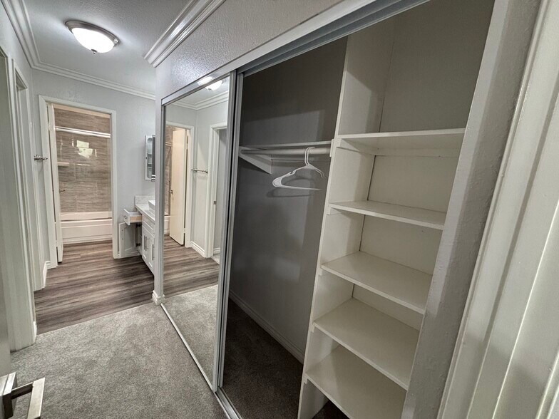 Building Photo - 7972 Mission Center Ct