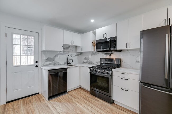 Building Photo - Brand New Modern Apartment Brewerytown