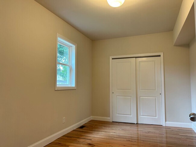 Building Photo - 414-416-416 Ridgeway St