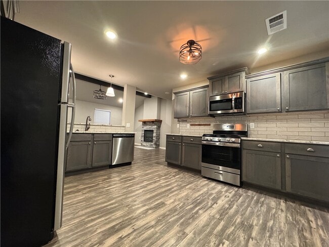 Building Photo - 1707 S K Pl