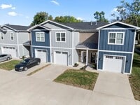 Building Photo - 2BR/2.5BA Townhouse For Rent in Houston Acres with first month 1/2 off!