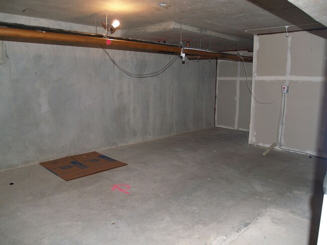 Building Photo - Private Street Entrance! Attached Garage! ...
