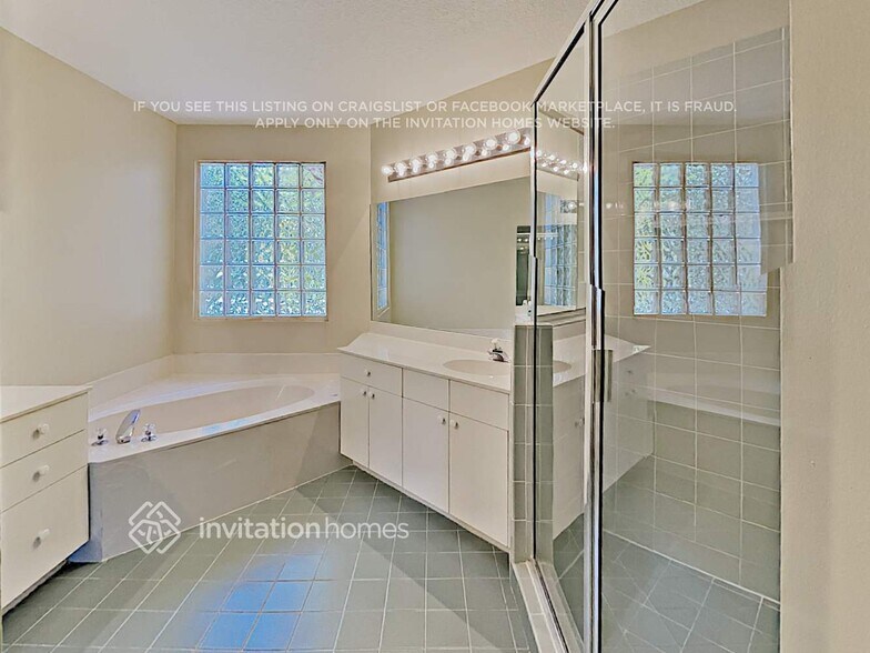 Building Photo - 9820 Fairway Cove Ln