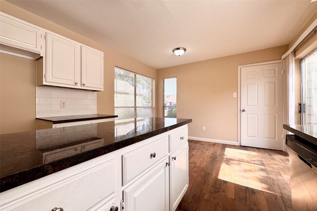 Building Photo - 11615 Glenwolde Dr