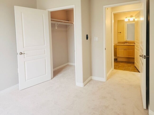 Building Photo - 2463 Watermarke Pl