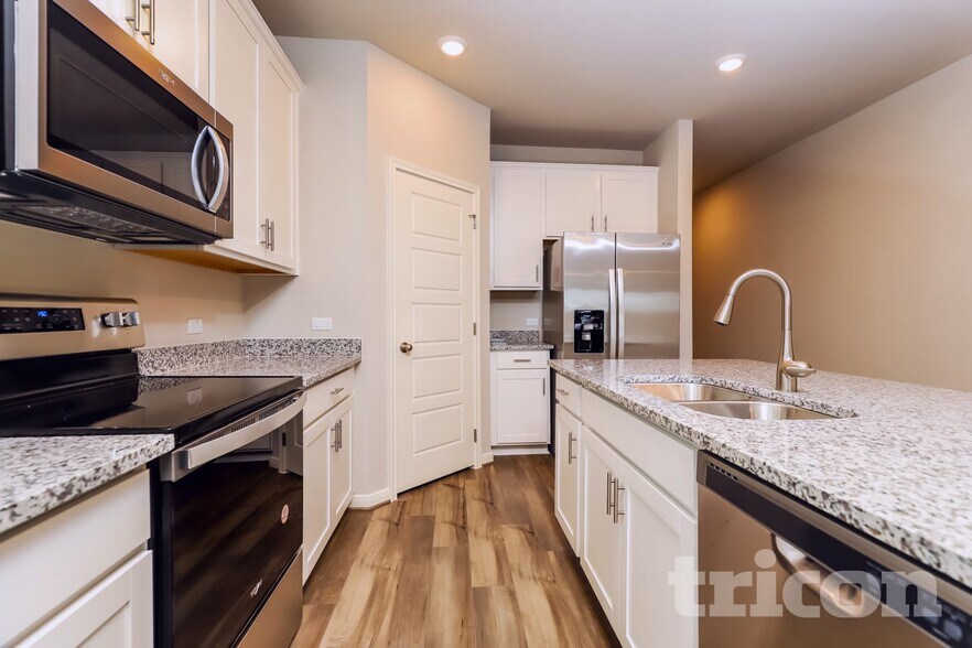 Building Photo - 13520 Paxton Blvd