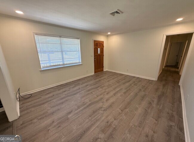 Building Photo - 108 Plum St