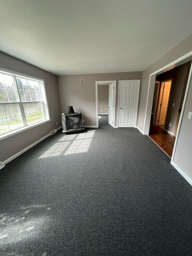 Building Photo - 3 bedroom 3 bathroom