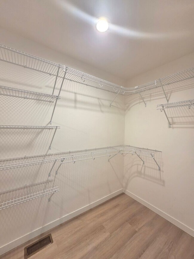 Building Photo - $2,500 - 4 Bed / 2.5 Stunning Home in Five Mile Prairie Neighborhood