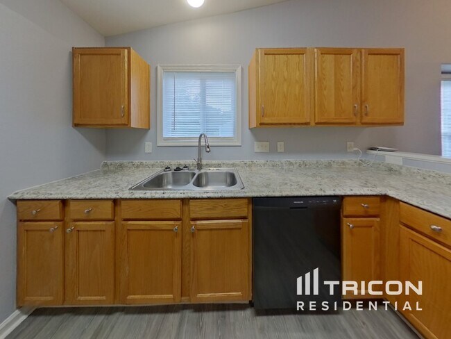 Building Photo - 10429 Hugue Way