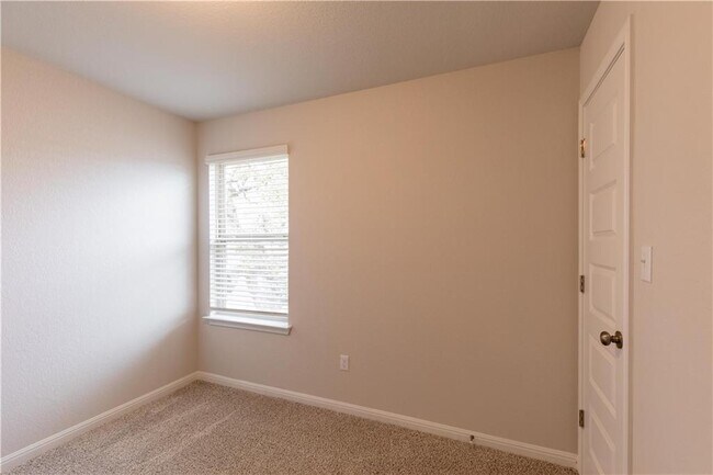 Building Photo - 2024 Pecan Island Dr