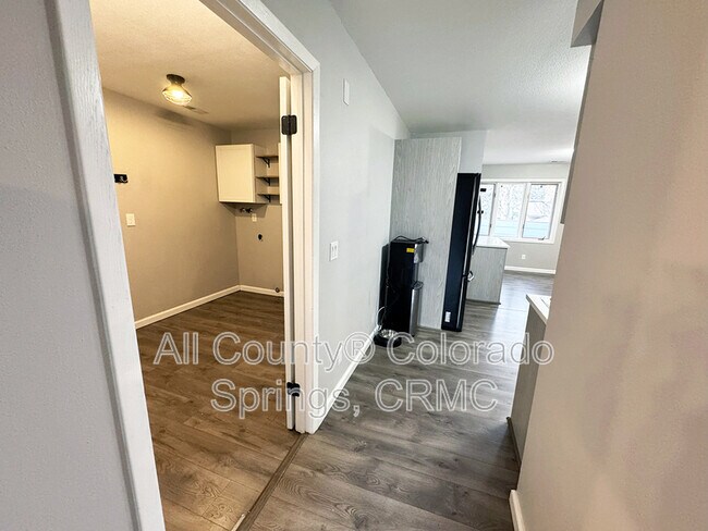 Building Photo - 460 Wintery Cir N