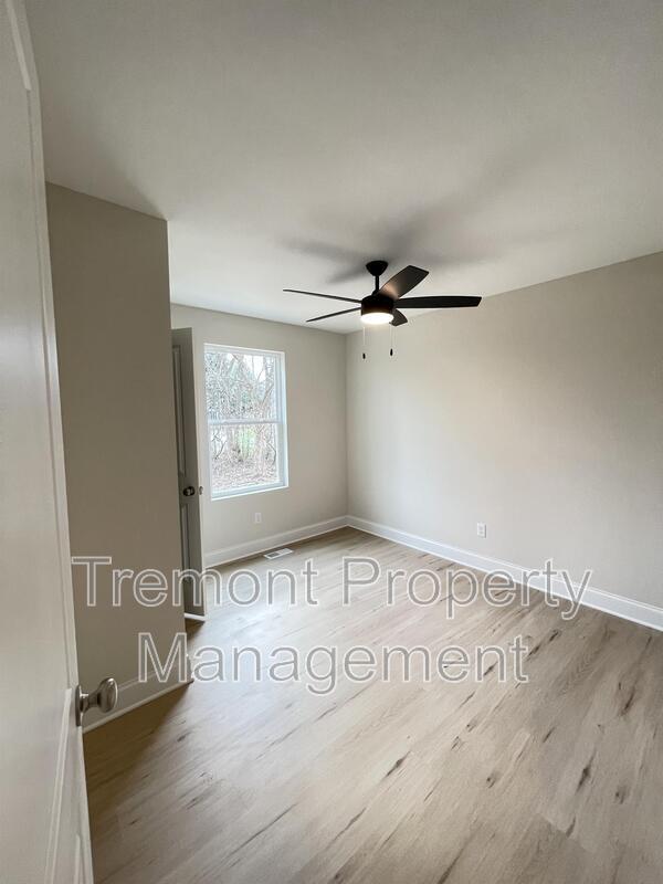 Building Photo - 307 W 42nd St