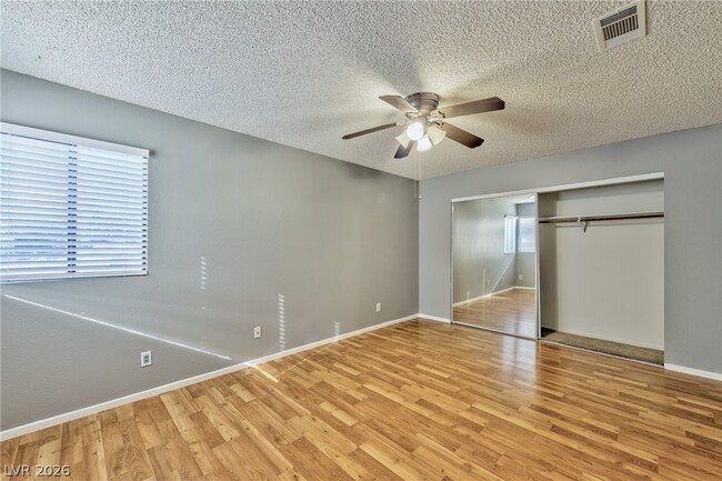 Building Photo - 2078 Waverly Cir