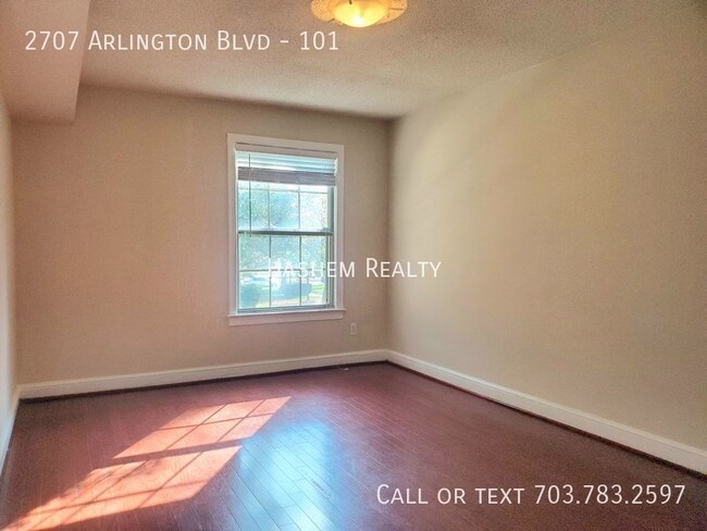 Building Photo - Explore This Beautifully Remodeled 1-Bedro...