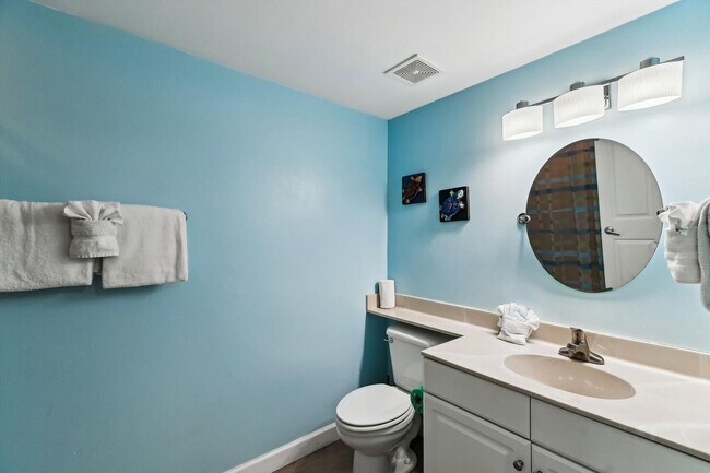 Building Photo - 9896 S Thomas Dr