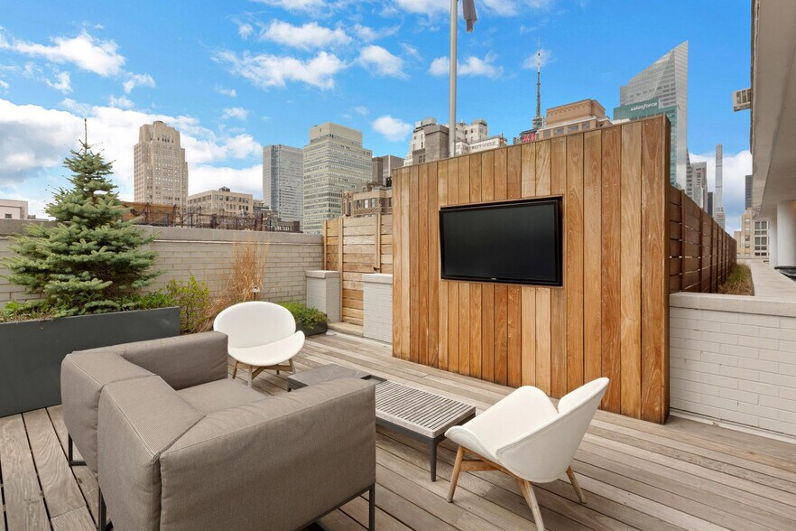 Building Photo - 68 W 37th St